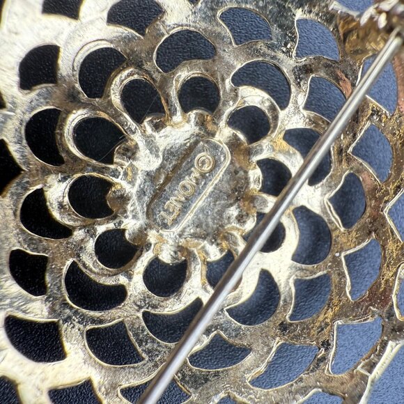 Vintage Monet Gold-Tone Floral Brooch Pin Textured Filigree Design Elegant Costu - Picture 5 of 6